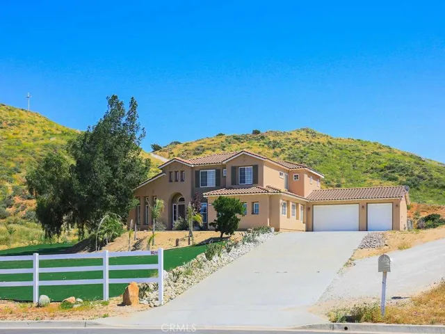 18900 Ravenhurst Way, Riverside, California 92504