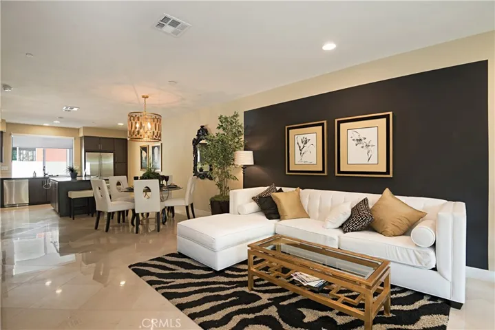 606 Rockefeller, Irvine, California 92612