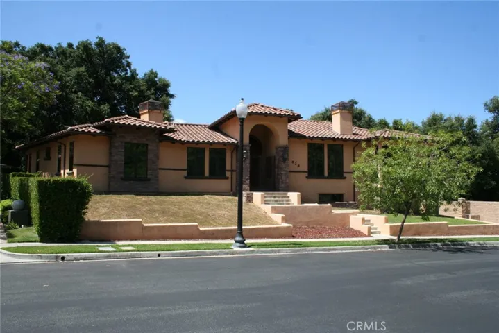 828 La Vina Lane, Altadena, California 91001