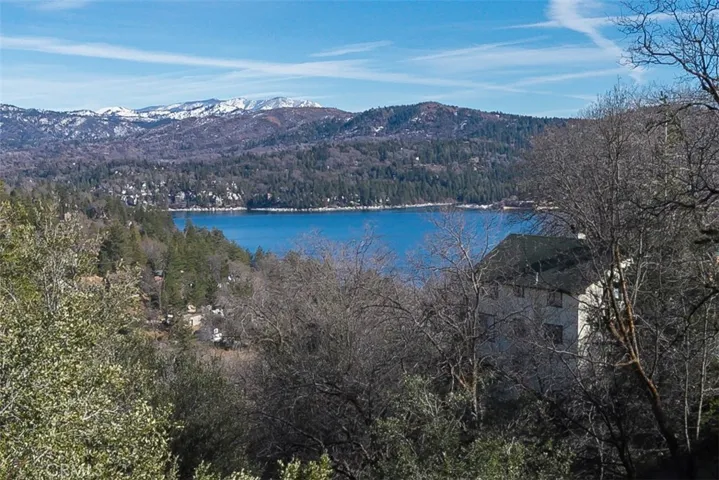 1093 Nadelhorn Drive, Lake Arrowhead, California 92352