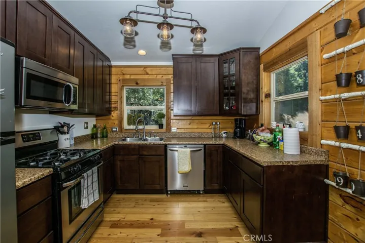 24839 Felsen Drive, Crestline, California 92325