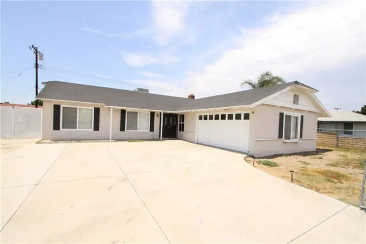 9856 Pepper Ave. Fontana