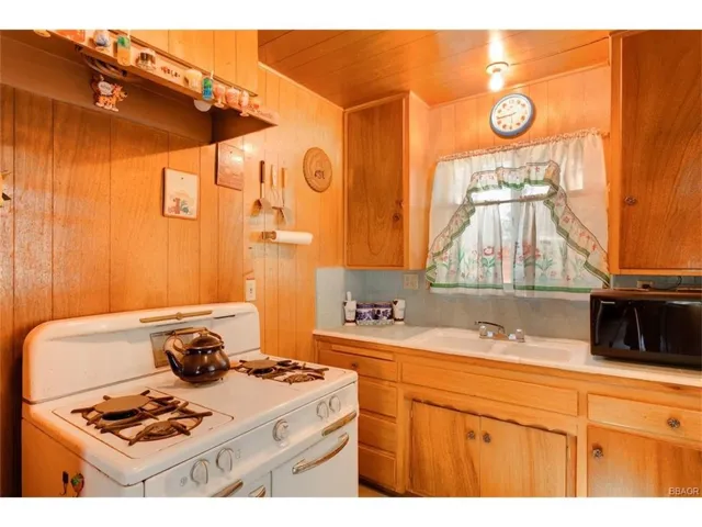 348 Greenspot Boulevard, Big Bear, California 92314