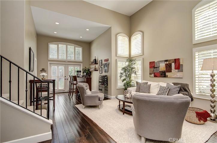 Classic architectural elements can accommodate any style from traditional to modern...flexible spaces let you enjoy any lifestyle...bar area is also perfect for formal dining if you desire.