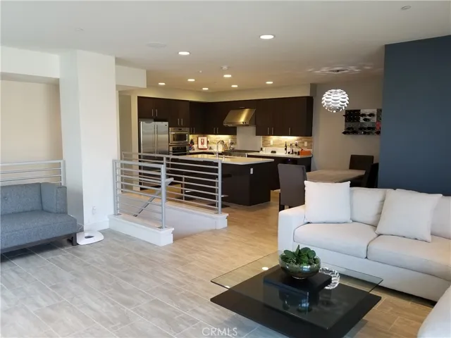 302 Rockefeller, Irvine, California 92612
