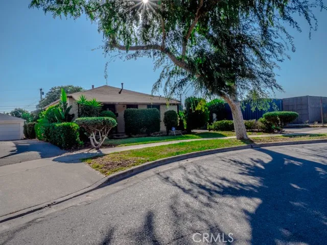 915 Pine Street, Corona, California 92879
