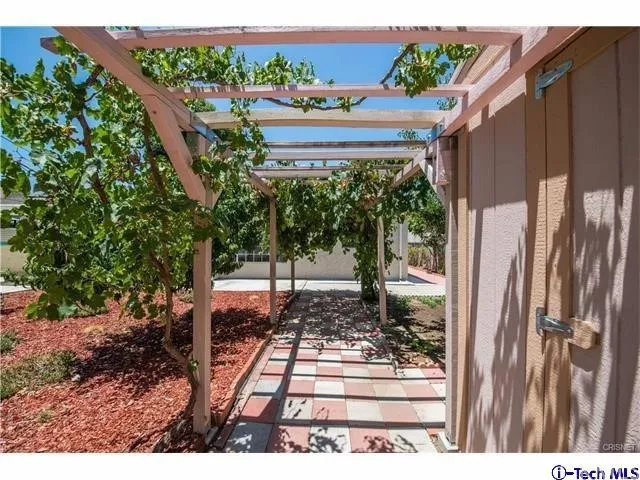 6152 Topeka Drive, Tarzana, California 91335