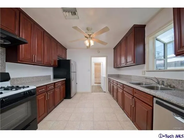 6152 Topeka Drive, Tarzana, California 91335