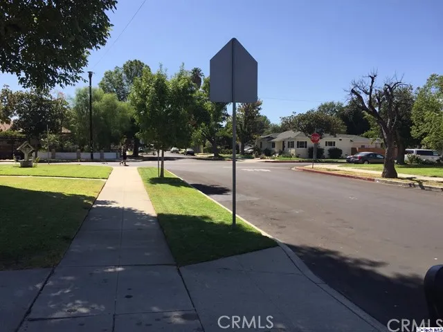 6152 Topeka Drive, Tarzana, California 91335