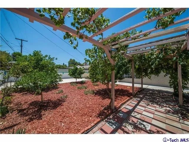 6152 Topeka Drive, Tarzana, California 91335
