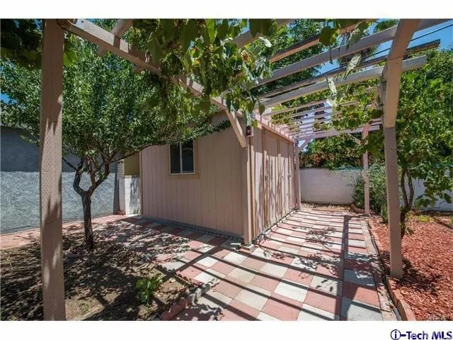 6152 Topeka Drive, Tarzana, California 91335