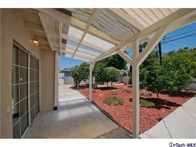 6152 Topeka Drive, Tarzana, California 91335