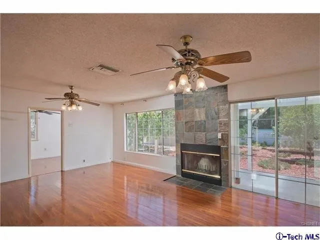 6152 Topeka Drive, Tarzana, California 91335