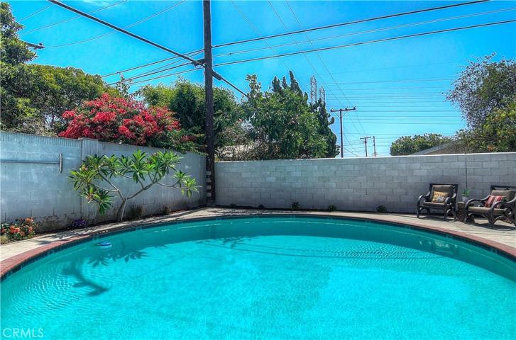 10232 Pua Drive, Huntington Beach, California 92646