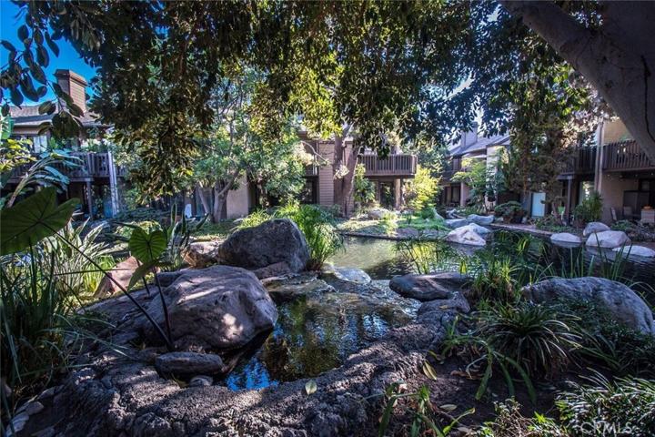 2526 W Macarthur Boulevard Unit J, Santa Ana, California 92704