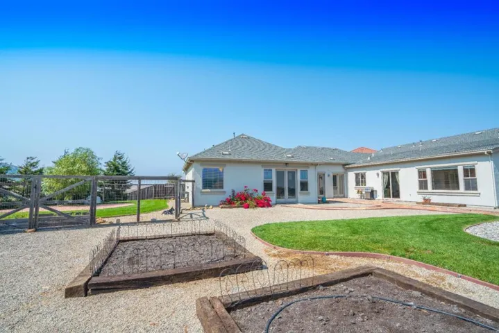979 Via Rodriguez, San Juan Bautista, California 95045