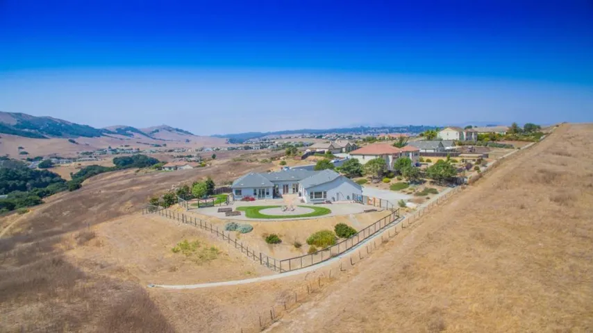 979 Via Rodriguez, San Juan Bautista, California 95045