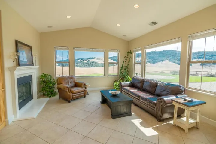979 Via Rodriguez, San Juan Bautista, California 95045