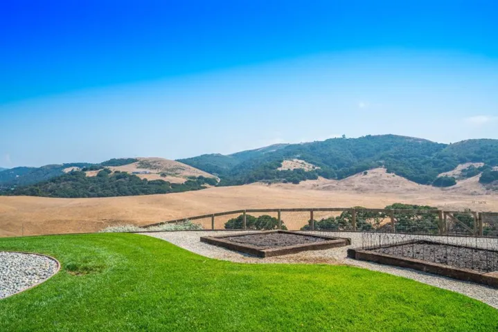 979 Via Rodriguez, San Juan Bautista, California 95045
