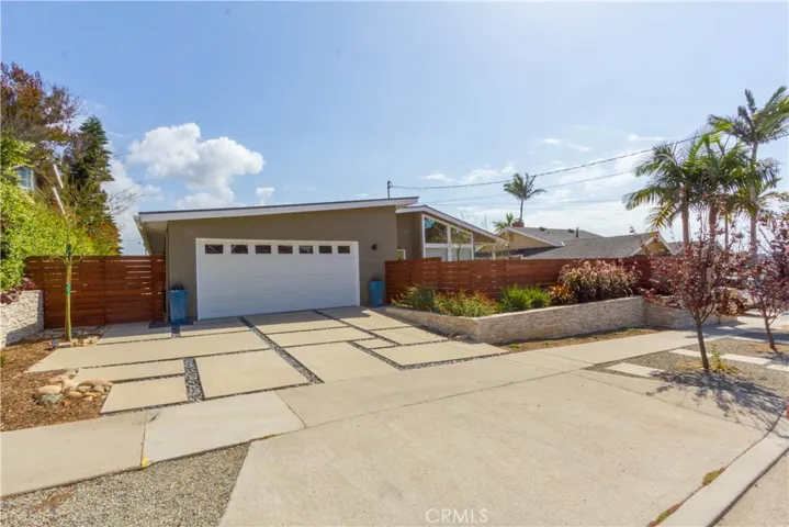 Smashingly updated single level view home!