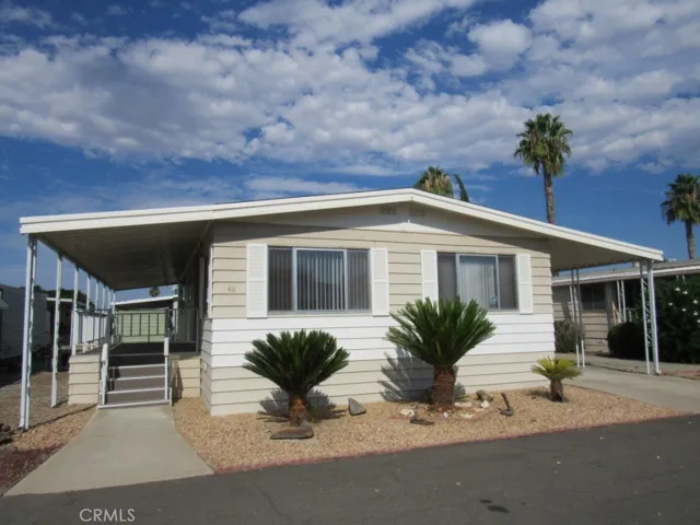 1525 W Oakland Avenue 48, Hemet, California 92543