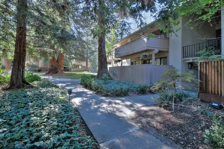 20740 4th Street 8, Saratoga, California 95070