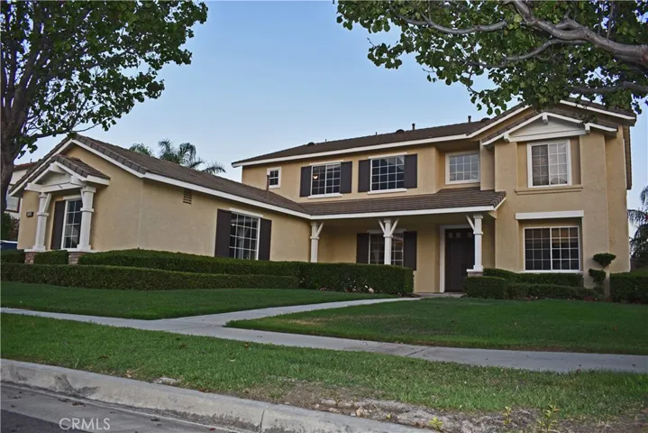 Expansive Front yard on Cul De Sac