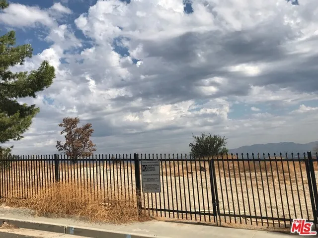18801 Edleen Drive, Tarzana, California 91356