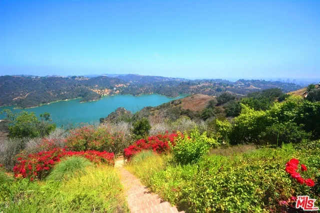 2100 Stradella Road, Los Angeles, California 90077