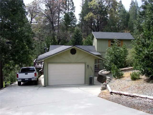 52840 Balsam Drive, Oakhurst, California 93644