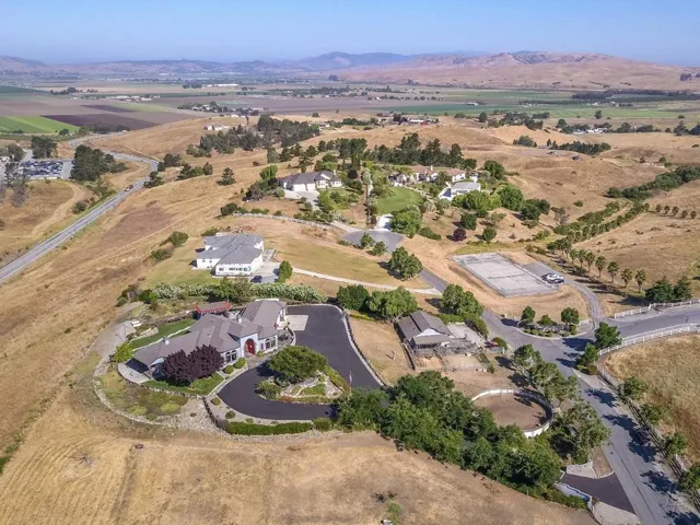 2600 Geneil Court, Hollister, California 95023