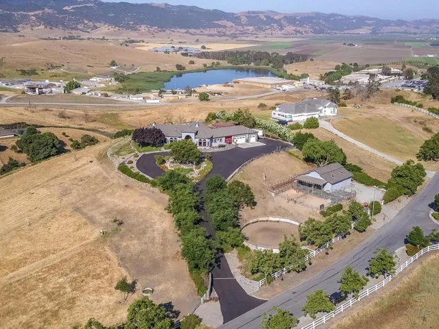 2600 Geneil Court, Hollister, California 95023