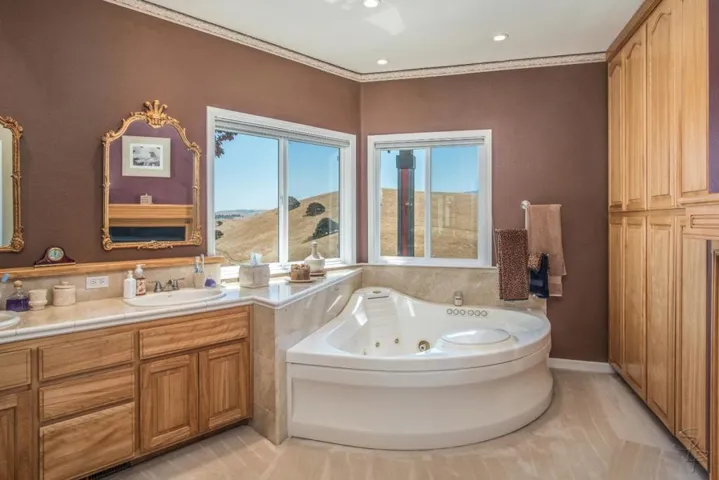 2600 Geneil Court, Hollister, California 95023