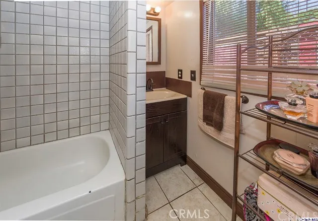 7833 Forsythe Street, Sunland, California 91040