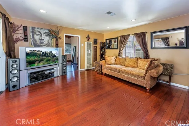 7833 Forsythe Street, Sunland, California 91040