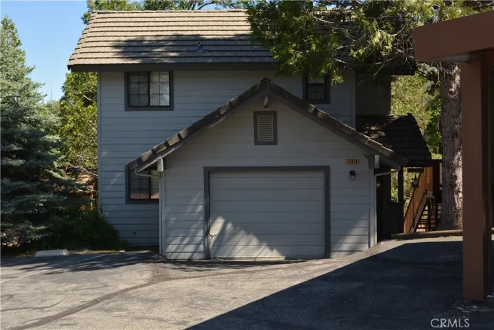 Rare find in Ridgeline...yes it is a garage!