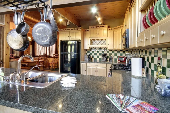 530 Catalina Road, Big Bear, California 92315