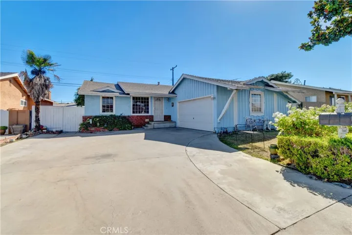 Charming Cypress home with nice curb appeal!