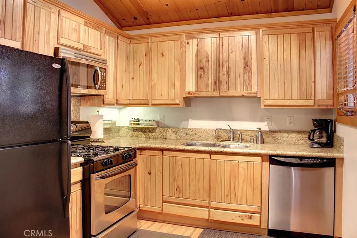 399 Imperial Avenue, Sugarloaf, California 92386