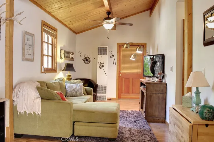 399 Imperial Avenue, Sugarloaf, California 92386