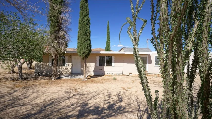 1657 Wamego, Yucca Valley, California 92284