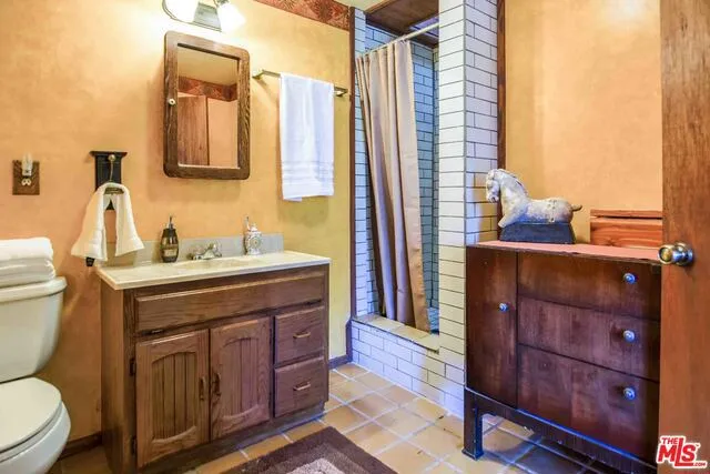 1572 Gunnison Trail, Topanga, California 90290