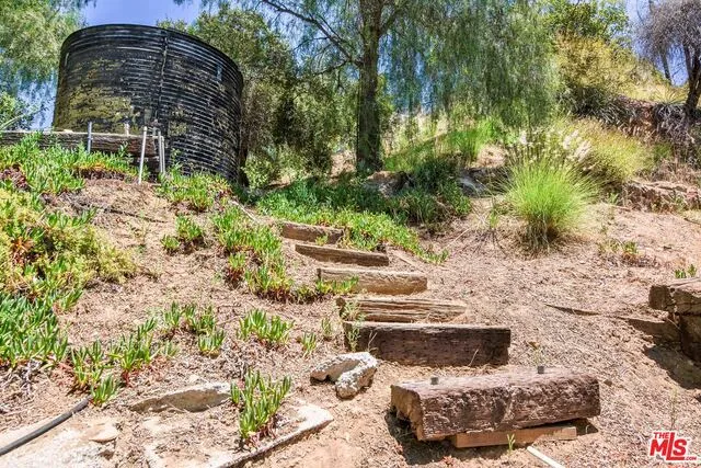 1572 Gunnison Trail, Topanga, California 90290