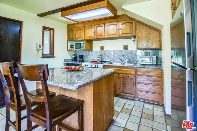 1572 Gunnison Trail, Topanga, California 90290