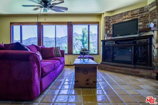 1572 Gunnison Trail, Topanga, California 90290