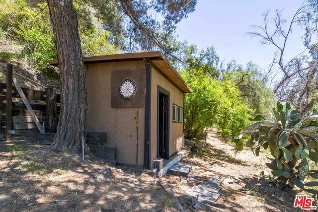 1572 Gunnison Trail, Topanga, California 90290