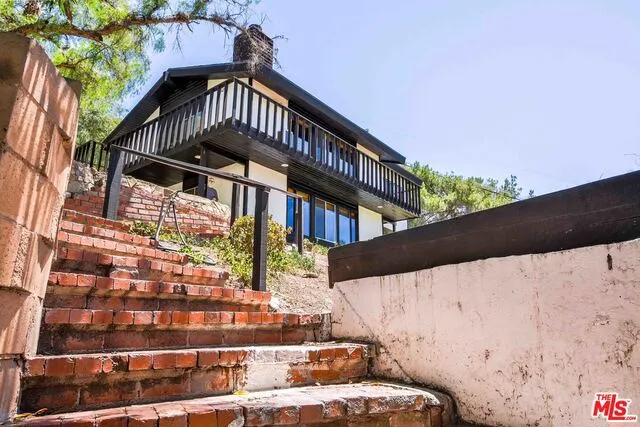 1572 Gunnison Trail, Topanga, California 90290