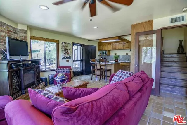 1572 Gunnison Trail, Topanga, California 90290