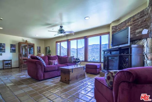 1572 Gunnison Trail, Topanga, California 90290