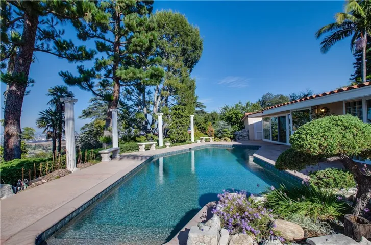 37 Headland Drive, Rancho Palos Verdes, California 90275